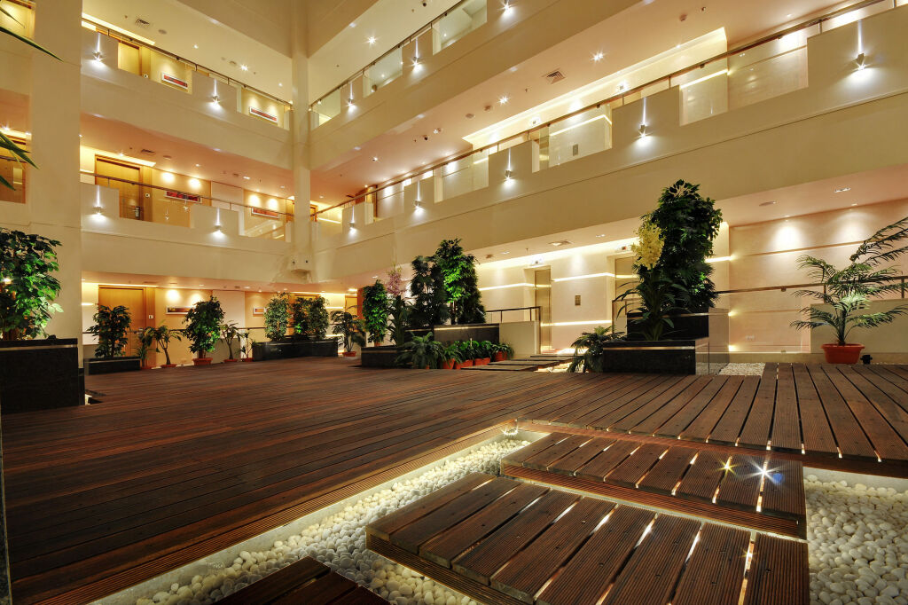 Раджкот: Platinum Hotel