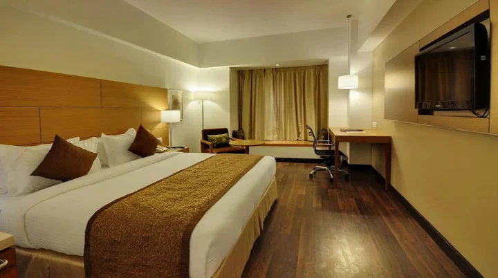 Раджкот: Platinum Hotel