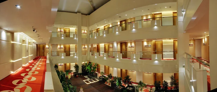 Раджкот: Platinum Hotel
