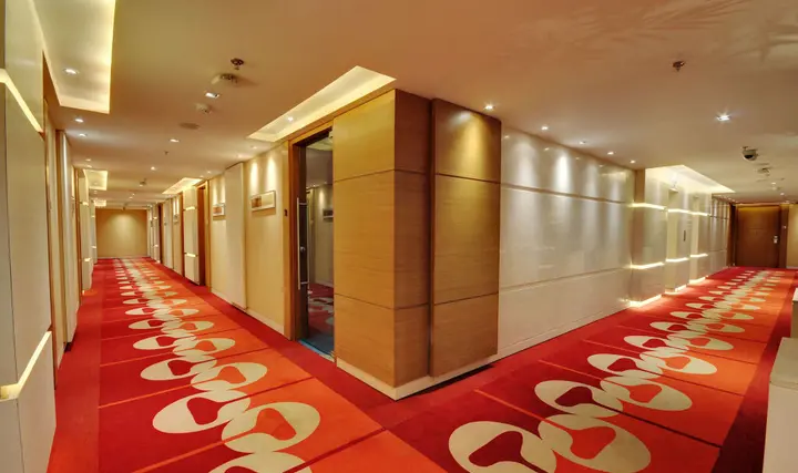 Раджкот: Platinum Hotel