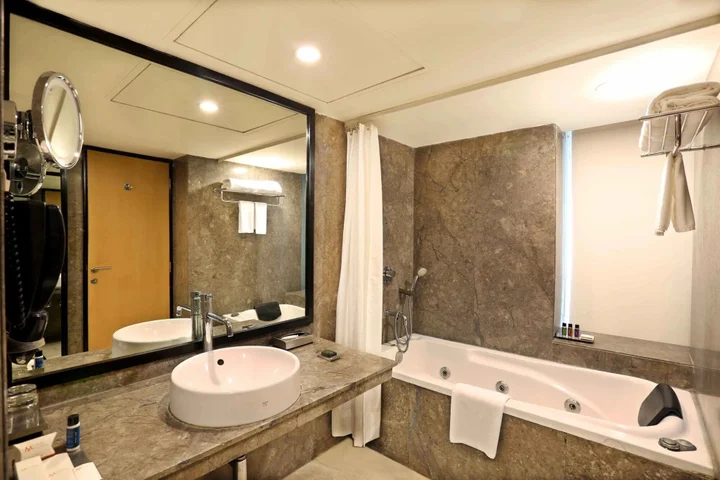 Нойда: Mosaic Original, Noida