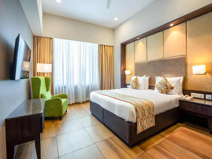 Тхане: GCC Hotel and Club