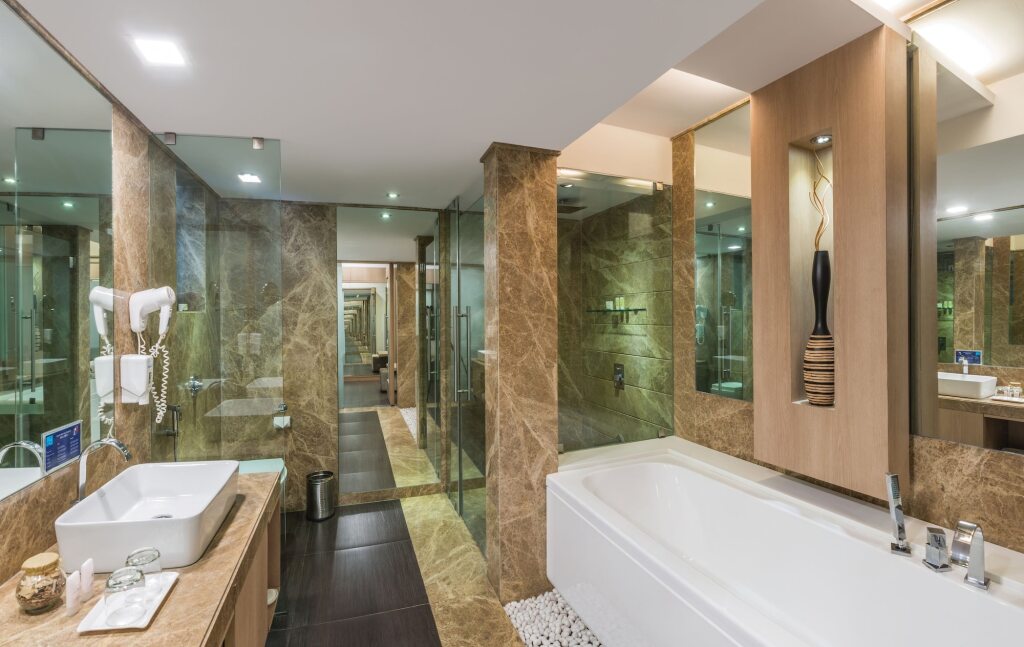 Тхане: GCC Hotel and Club