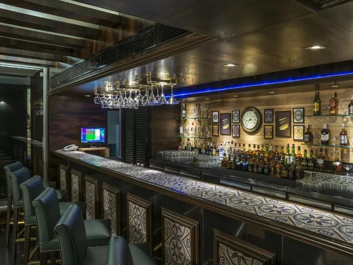 Тхане: GCC Hotel and Club