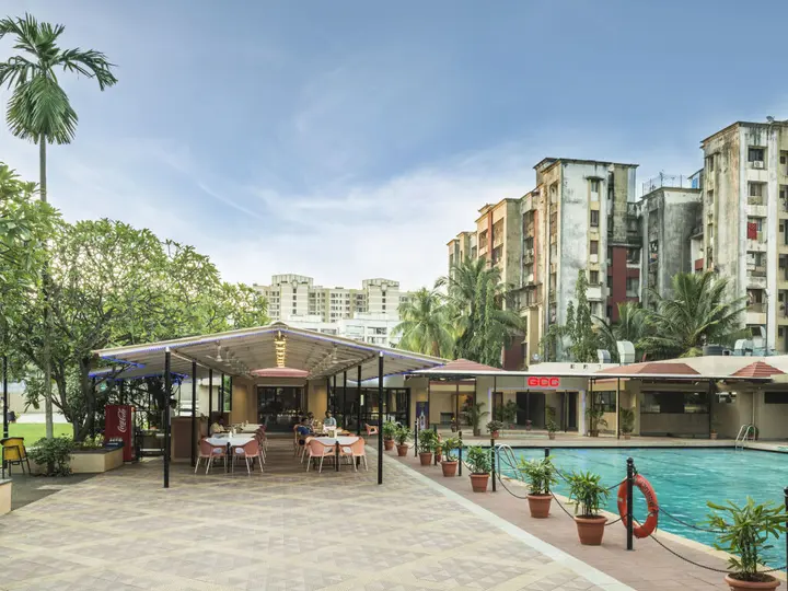Тхане: GCC Hotel and Club