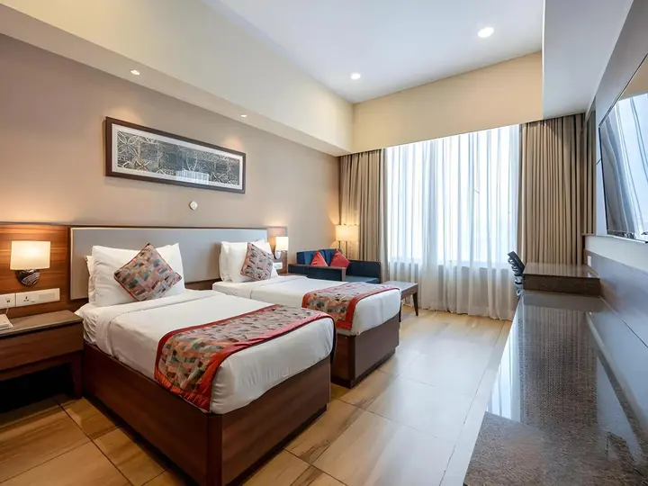 Тхане: GCC Hotel and Club