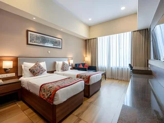Тхане: GCC Hotel and Club
