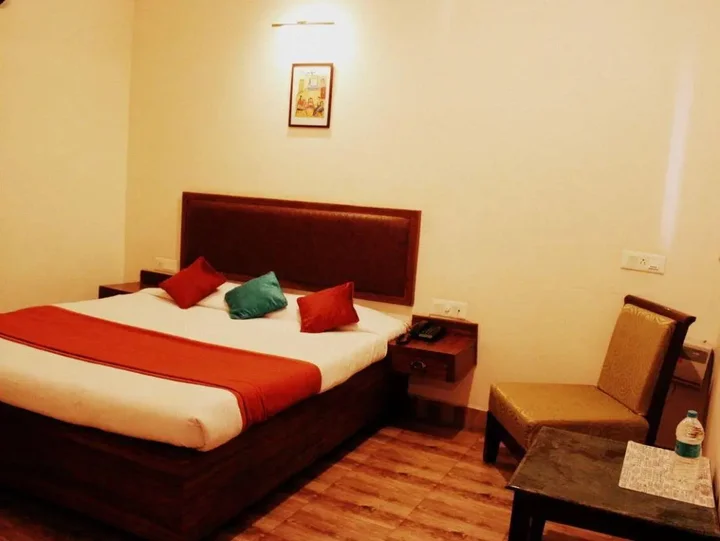 Праяградж: Hotel Harsh Ananda