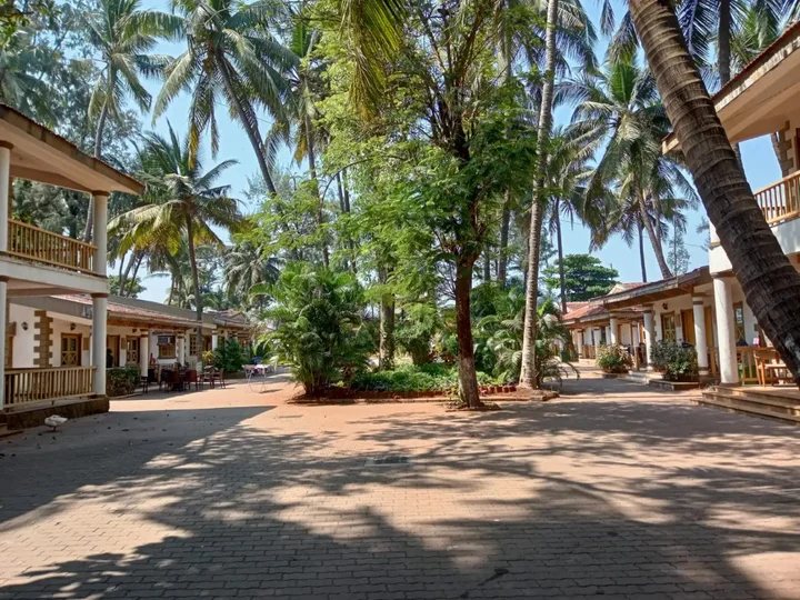 Йесейд: Golden Swan Beach Resort