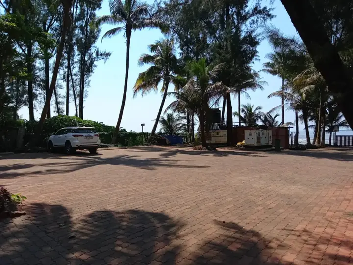 Йесейд: Golden Swan Beach Resort
