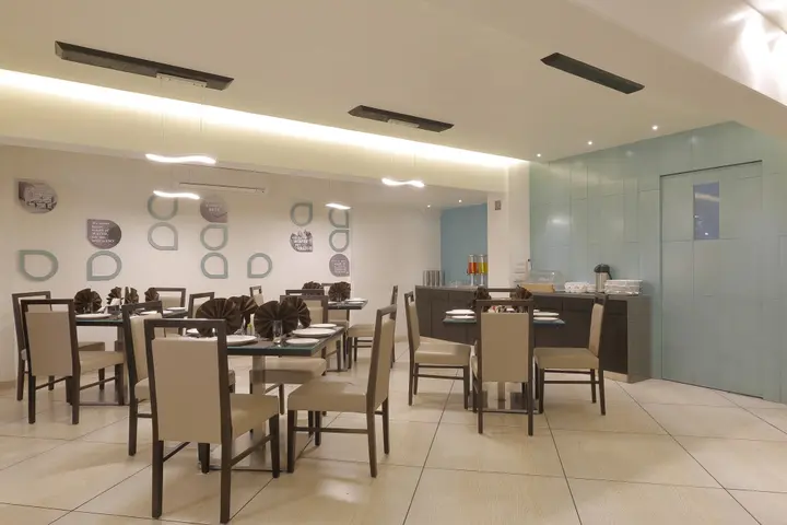Ахмедабад: Hotel Summit