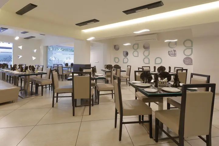 Ахмедабад: Hotel Summit