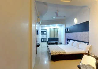 Гандхинагар: Skylon Hotel