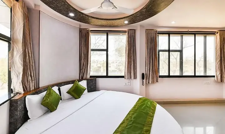 Гандхинагар: Skylon Hotel