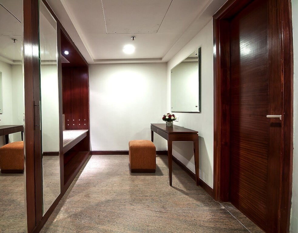 Зиракпур: Golden Plaza Hotel