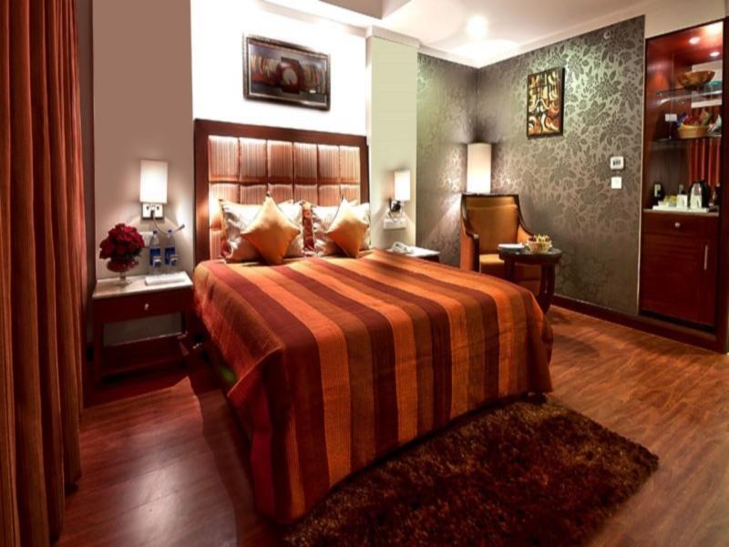 Зиракпур: Golden Plaza Hotel