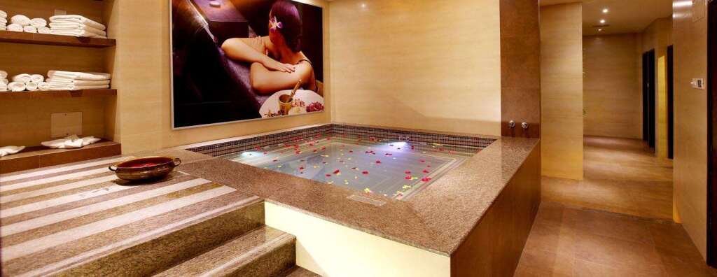 Нашик: Express Inn The Business Luxury Hotel