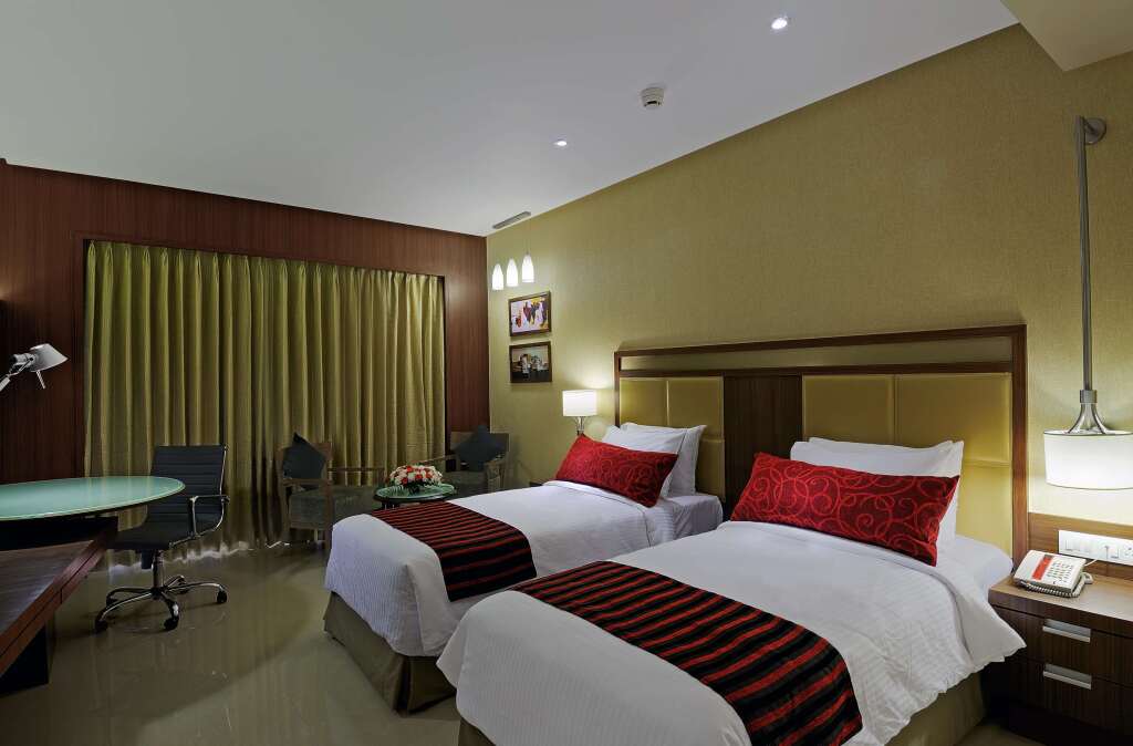 Нашик: Express Inn The Business Luxury Hotel