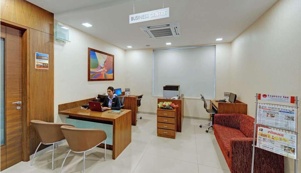 Нашик: Express Inn The Business Luxury Hotel