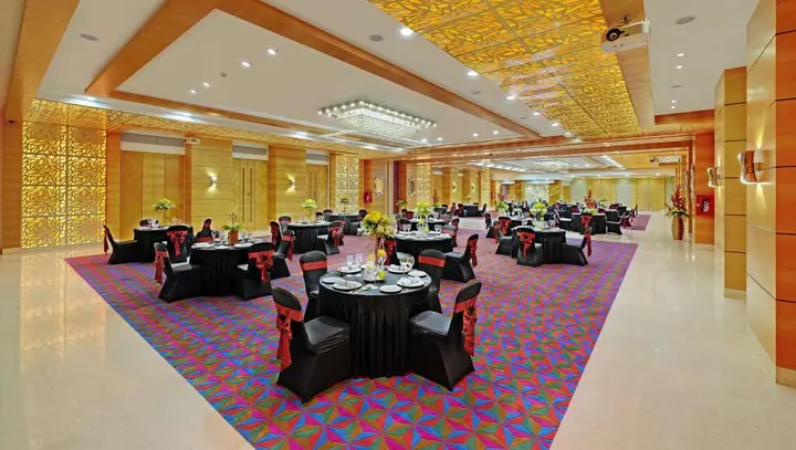 Нашик: Express Inn The Business Luxury Hotel