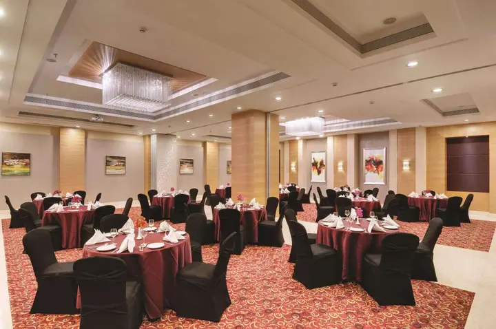 Нашик: Express Inn The Business Luxury Hotel