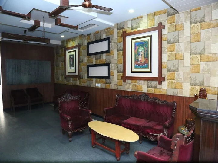 Гвалиор: Hotel Surbhi