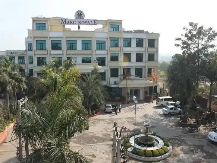 Зиракпур: Hotel Marc Royale