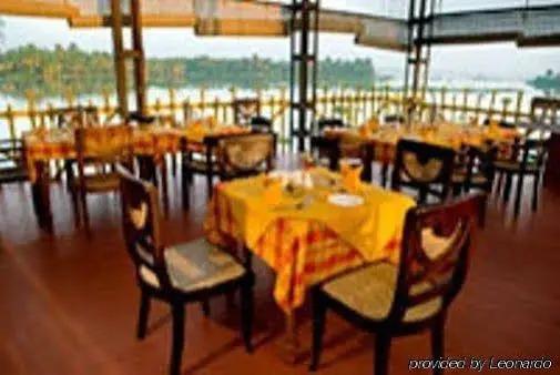 Талайолапарамбу: Kalathil Lake Resort