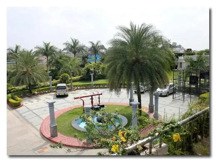 Хосур: Claresta