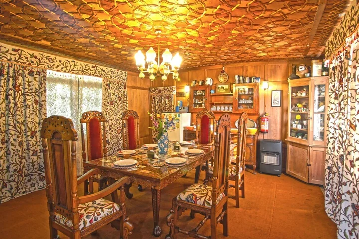 Шринагар: Houseboat New Golden Flower