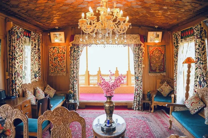 Шринагар: Houseboat New Golden Flower