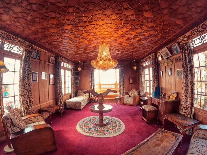 Шринагар: Houseboat New Golden Flower