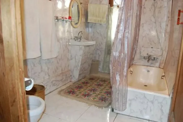 Шринагар: Houseboat New Golden Flower