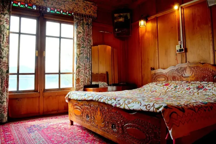 Шринагар: Houseboat New Golden Flower