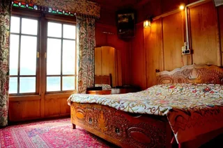 Шринагар: Houseboat New Golden Flower