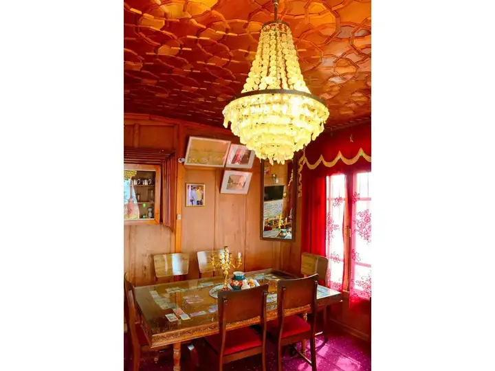 Шринагар: Houseboat New Golden Flower