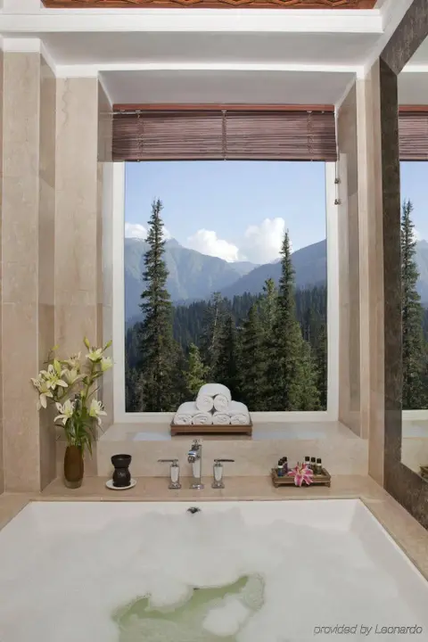Гульмарг: The Khyber Himalayan Resort & Spa