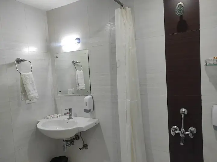 Бахадрабад: Hyphen Grand Hotel