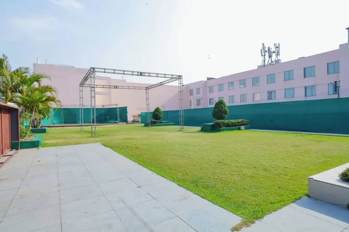 Бахадрабад: Hyphen Grand Hotel