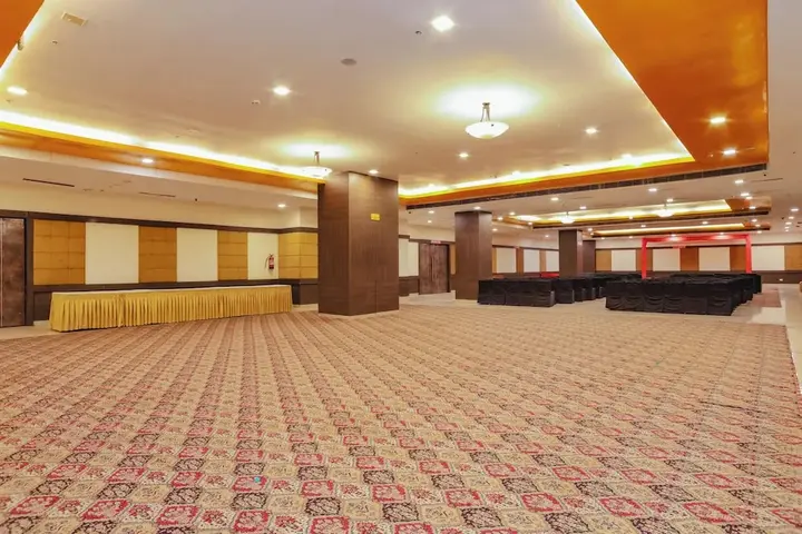 Бахадрабад: Hyphen Grand Hotel