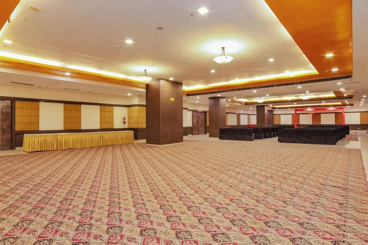 Бахадрабад: Hyphen Grand Hotel