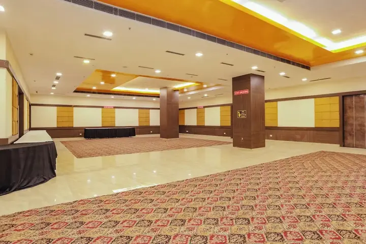 Бахадрабад: Hyphen Grand Hotel