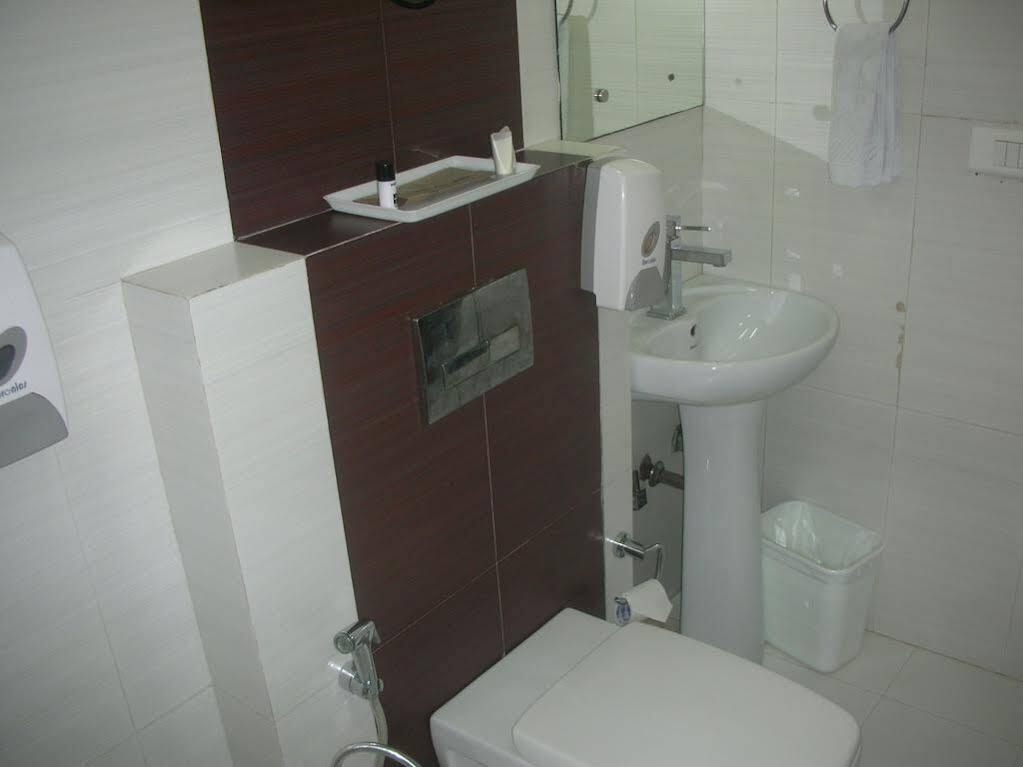 Нойда: Hotel Hyphen Noida