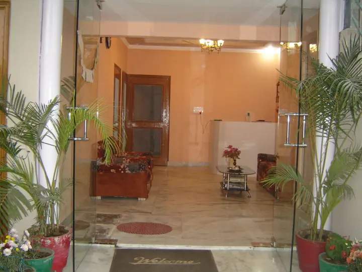 Агра: Pyrenees Home Stay