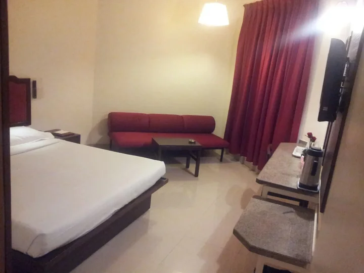 Пуна: Hotel Ashish Plaza