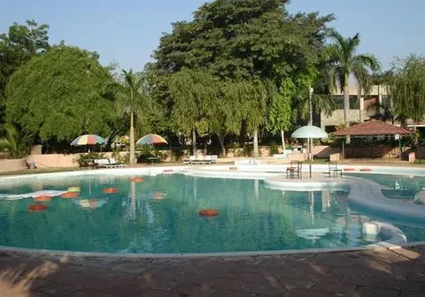 Ахмедабад: Greenwoods Lake Resort & Spa