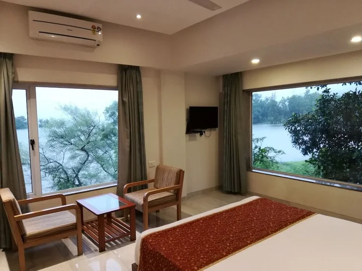 Лонавала: Lake View Resort