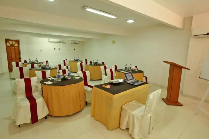 Лонавала: Avion Holiday Resort