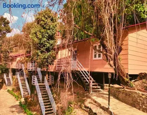 Куфри: Aamod at Shoghi
