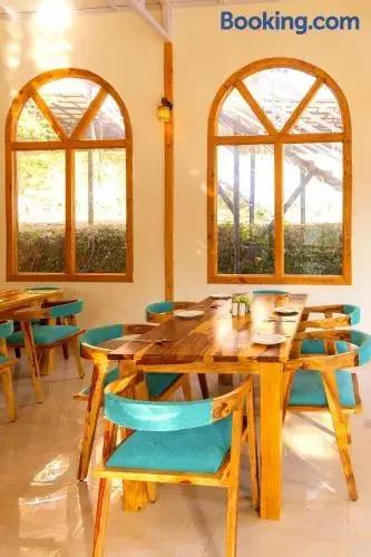 Куфри: Aamod at Shoghi